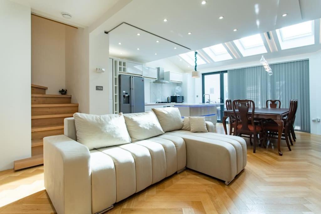 Вилла Modern 2Bed Pad W/ Hot Tub Баркинг Экстерьер фото